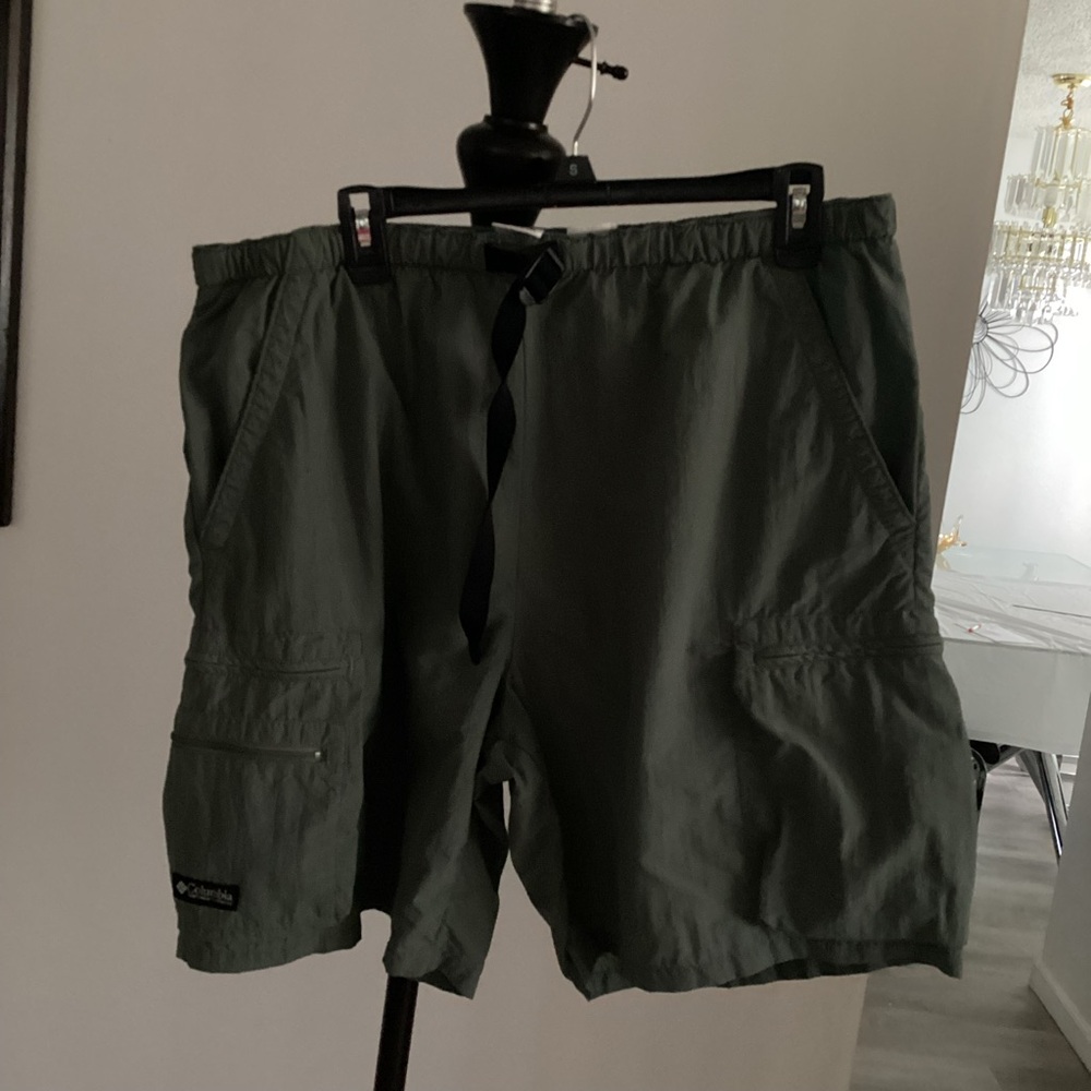 Columbia Green Cargo Shorts, Men’s Size Large